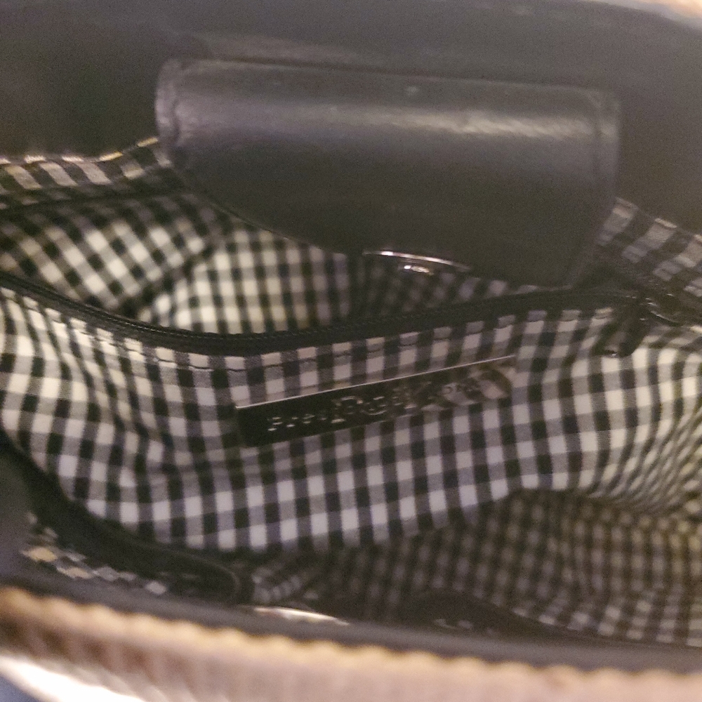Cute Woven With Black Bow Handbag. - Picture 6 of 8